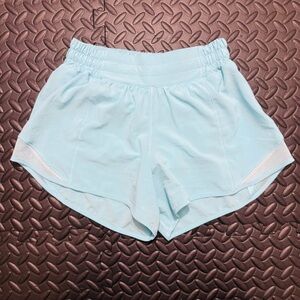 Lululemon hotty hot shorts
High-rise
Lined
4” inseam
Size 4